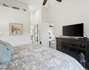 7842 Hawthorne Drive - Photo Thumbnail 20