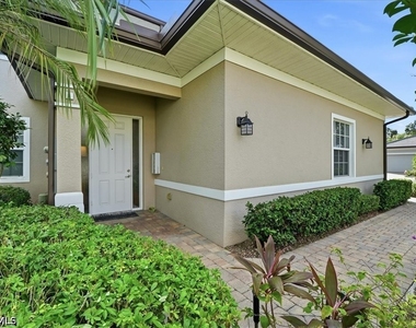 7842 Hawthorne Drive - Photo Thumbnail 2