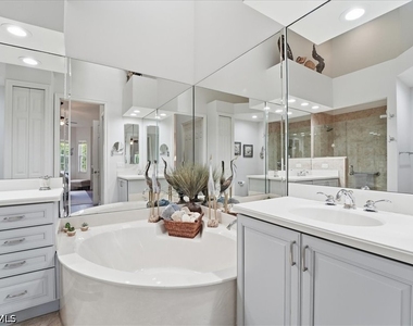 7842 Hawthorne Drive - Photo Thumbnail 21