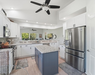 7842 Hawthorne Drive - Photo Thumbnail 11