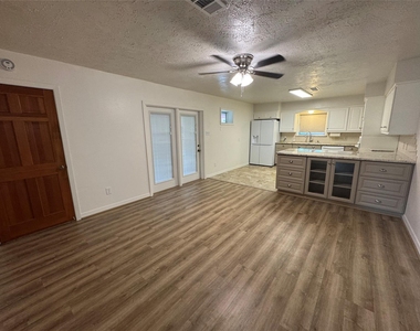 2611 Prairie Avenue - Photo Thumbnail 24