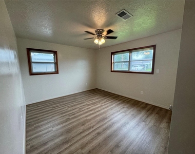 2611 Prairie Avenue - Photo Thumbnail 16