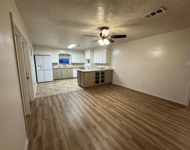 2611 Prairie Avenue - Photo Thumbnail 15