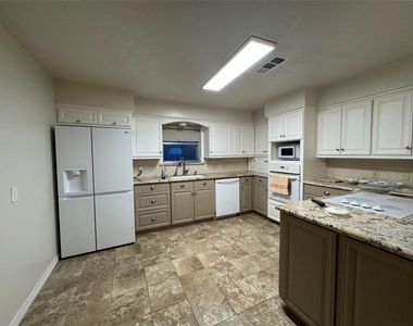 2611 Prairie Avenue - Photo Thumbnail 9