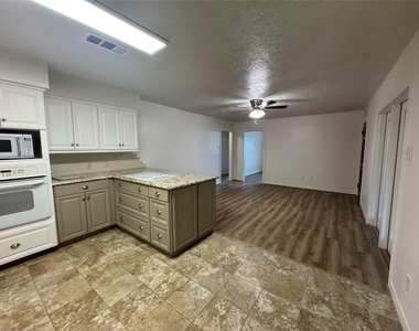 2611 Prairie Avenue - Photo Thumbnail 11