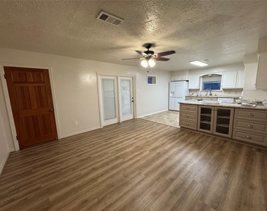 2611 Prairie Avenue - Photo Thumbnail 14