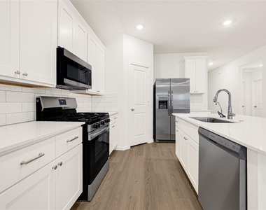 9114 Sunset Marina Way - Photo Thumbnail 11