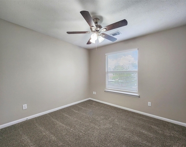 11906 Cottonwood Lane - Photo Thumbnail 11