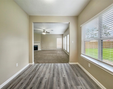 11906 Cottonwood Lane - Photo Thumbnail 4