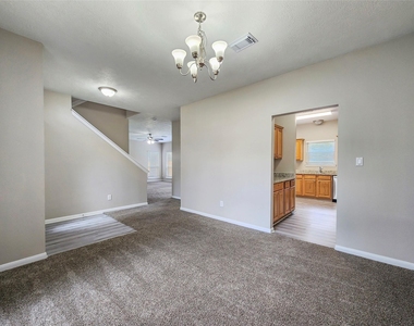 11906 Cottonwood Lane - Photo Thumbnail 3
