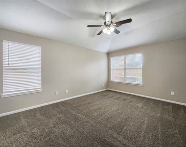 11906 Cottonwood Lane - Photo Thumbnail 8