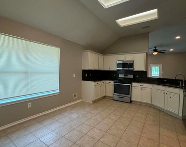 9119 Melody Park Lane - Photo Thumbnail 10