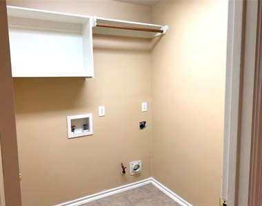 9119 Melody Park Lane - Photo Thumbnail 27