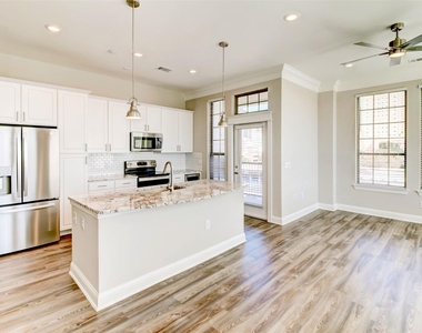 2111 Austin Street - Photo Thumbnail 3