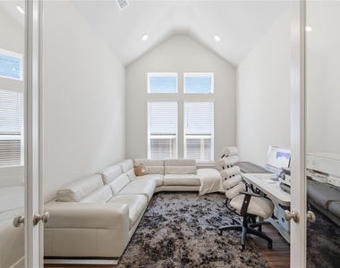 13715 Aventino Pointe Drive - Photo Thumbnail 15