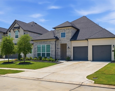 13715 Aventino Pointe Drive - Photo Thumbnail 2
