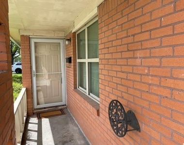1805 Wycliffe Drive - Photo Thumbnail 2