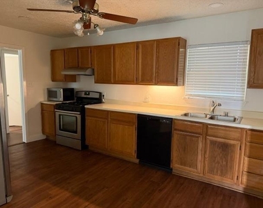 1805 Wycliffe Drive - Photo Thumbnail 6