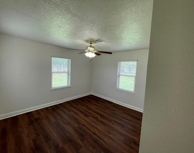 1805 Wycliffe Drive - Photo Thumbnail 11