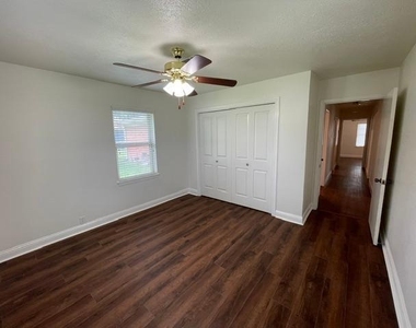 1805 Wycliffe Drive - Photo Thumbnail 14