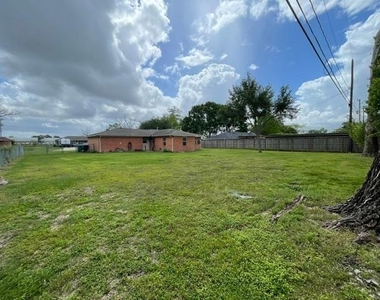 1805 Wycliffe Drive - Photo Thumbnail 17