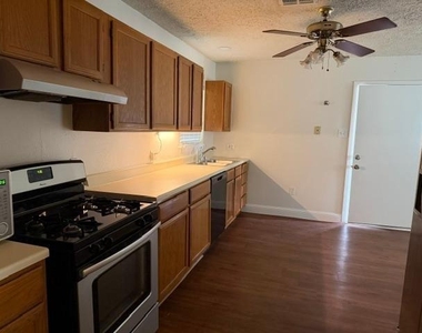 1805 Wycliffe Drive - Photo Thumbnail 8