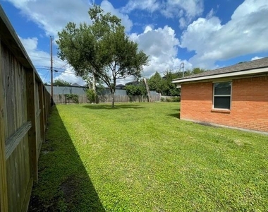 1805 Wycliffe Drive - Photo Thumbnail 20
