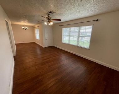 1805 Wycliffe Drive - Photo Thumbnail 3
