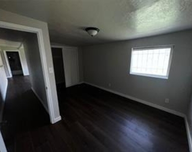 5401 Doolittle Boulevard - Photo Thumbnail 3