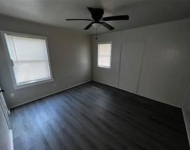 5401 Doolittle Boulevard - Photo Thumbnail 8