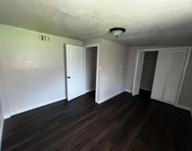 5401 Doolittle Boulevard - Photo Thumbnail 5