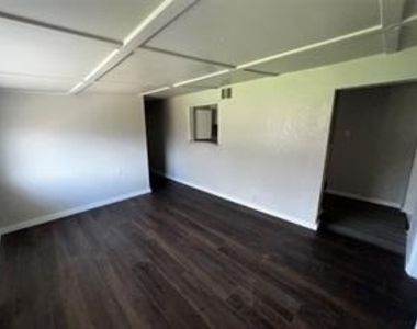 5401 Doolittle Boulevard - Photo Thumbnail 6