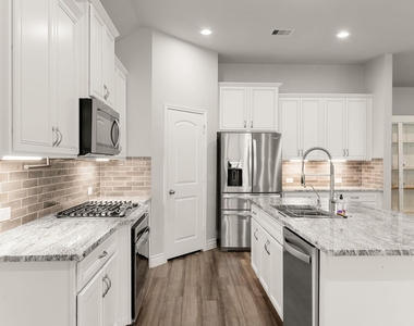 31214 Raleigh Creek Drive - Photo Thumbnail 11