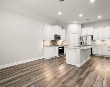 31214 Raleigh Creek Drive - Photo Thumbnail 6