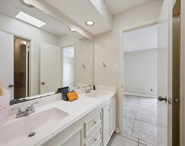 8018 Cobblefield Lane - Photo Thumbnail 13