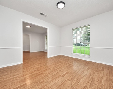 1319 Forsythe Lane - Photo Thumbnail 4