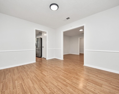 1319 Forsythe Lane - Photo Thumbnail 5
