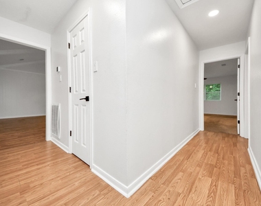 1319 Forsythe Lane - Photo Thumbnail 12