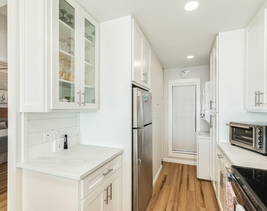 7700 Seawall Boulevard - Photo Thumbnail 9