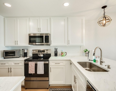 7700 Seawall Boulevard - Photo Thumbnail 7