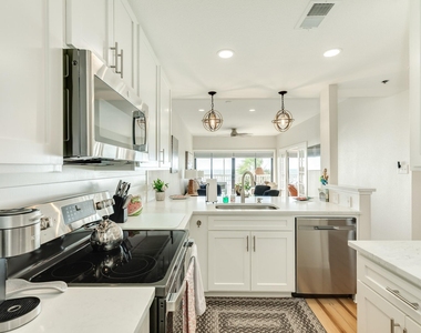7700 Seawall Boulevard - Photo Thumbnail 8