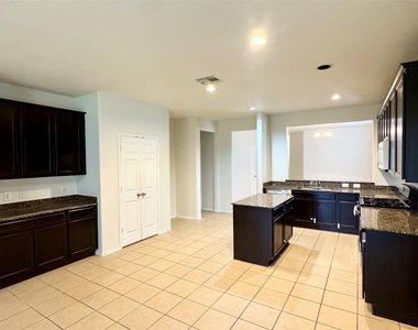 1331 S Maple Drive - Photo Thumbnail 10