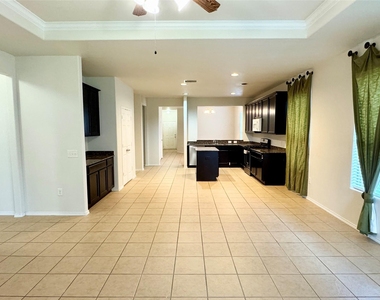 1331 S Maple Drive - Photo Thumbnail 12