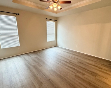 1331 S Maple Drive - Photo Thumbnail 13