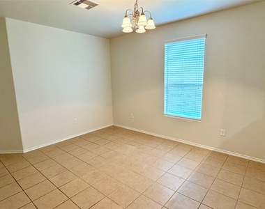 1331 S Maple Drive - Photo Thumbnail 3