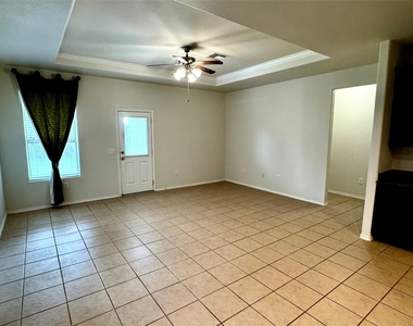 1331 S Maple Drive - Photo Thumbnail 11