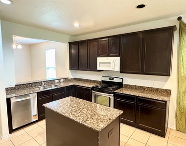1331 S Maple Drive - Photo Thumbnail 7