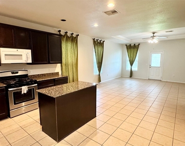 1331 S Maple Drive - Photo Thumbnail 6