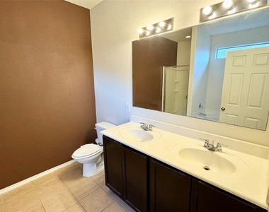 1331 S Maple Drive - Photo Thumbnail 15