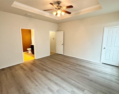 1331 S Maple Drive - Photo Thumbnail 14